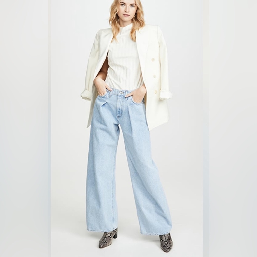 Goldsign Pleated Wide Legged Jeans Size 27 Color Light Blue